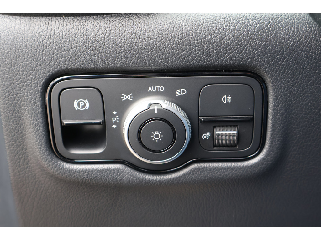 Mercedes-Benz Vito 119 CDI L3 Sportpakket l 4 x 4 l Dubbel Cabine l AIRMATIC l 360 gr Camera l 2,5t AHW | DISTRONIC | gewicht l MBUX l LEDER l Stoe 42774993-25.jpg | Sterdome B.V.