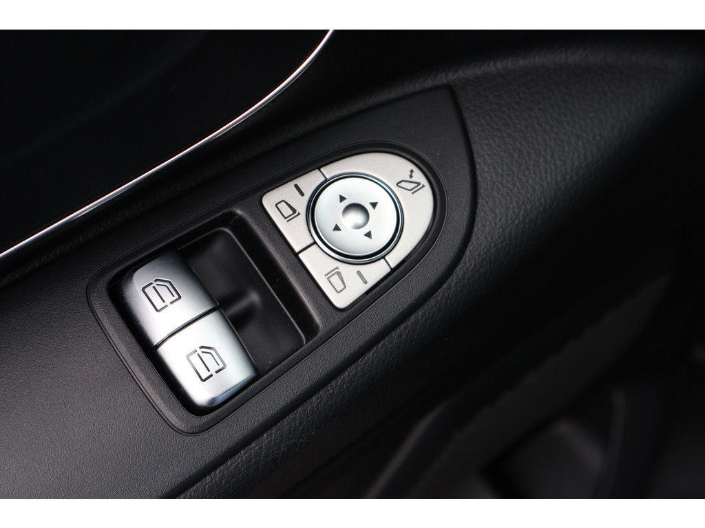 Mercedes-Benz Vito 119 CDI L3 Sportpakket l 4 x 4 l Dubbel Cabine l AIRMATIC l 360 gr Camera l 2,5t AHW | DISTRONIC | gewicht l MBUX l LEDER l Stoe 42774993-26.jpg | Sterdome B.V.