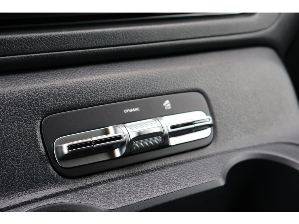 Mercedes-Benz Vito 119 CDI L3 Sportpakket l 4 x 4 l Dubbel Cabine l AIRMATIC l 360 gr Camera l 2,5t AHW | DISTRONIC | gewicht l MBUX l LEDER l Stoe 42774993-39.jpg | Sterdome B.V.