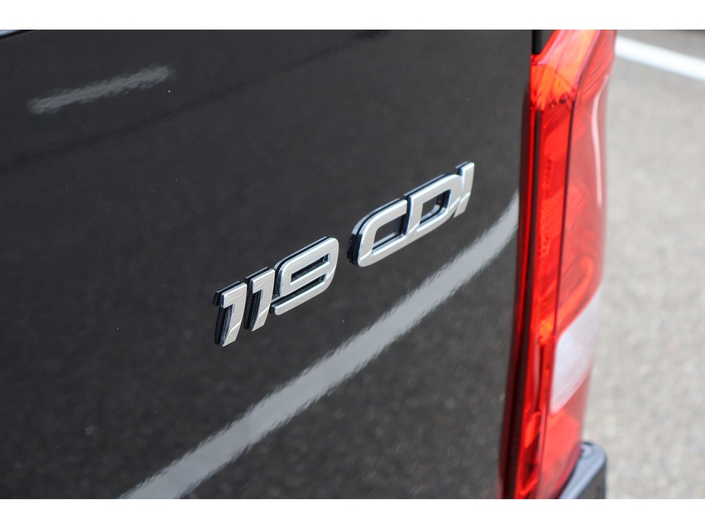 Mercedes-Benz Vito 119 CDI L3 Sportpakket l 4 x 4 l Dubbel Cabine l AIRMATIC l 360 gr Camera l 2,5t AHW | DISTRONIC | gewicht l MBUX l LEDER l Stoe 42774993-44.jpg | Sterdome B.V.