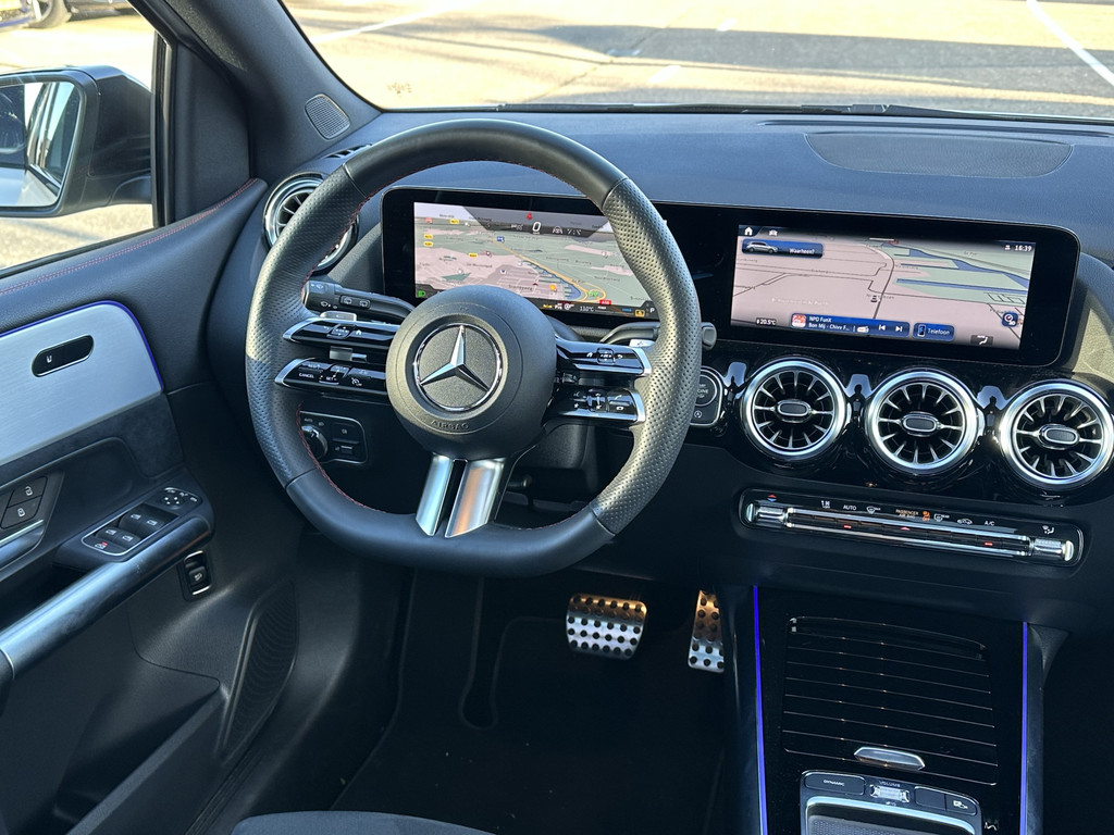 Mercedes-Benz B-klasse 200 AMG Line l Distronic l Panoramaschuifdak l MBUX l Achteruitrijcamera l Multispaaks l sportief motorgeluid l Keyless l Stoelverwarming l M 43066206-12.jpg | Sterdome B.V.