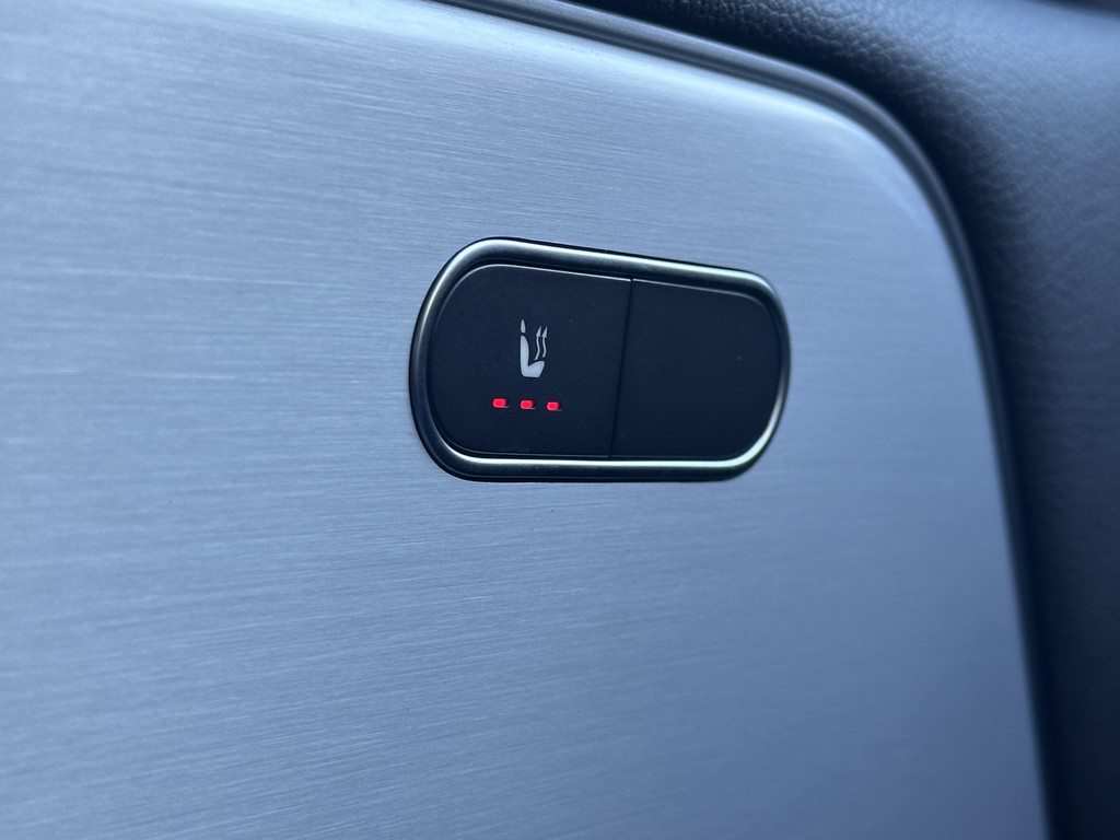 Mercedes-Benz B-klasse 200 AMG Line l Distronic l Panoramaschuifdak l MBUX l Achteruitrijcamera l Multispaaks l sportief motorgeluid l Keyless l Stoelverwarming l M 43066206-14.jpg | Sterdome B.V.