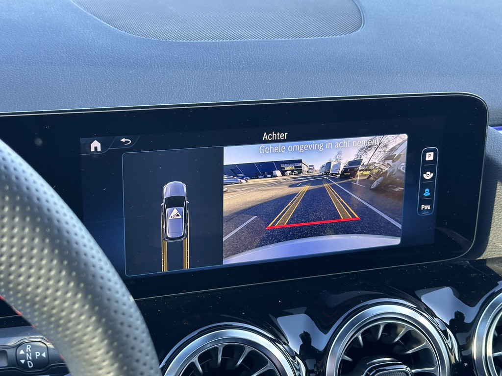 Mercedes-Benz B-klasse 200 AMG Line l Distronic l Panoramaschuifdak l MBUX l Achteruitrijcamera l Multispaaks l sportief motorgeluid l Keyless l Stoelverwarming l M 43066206-17.jpg | Sterdome B.V.