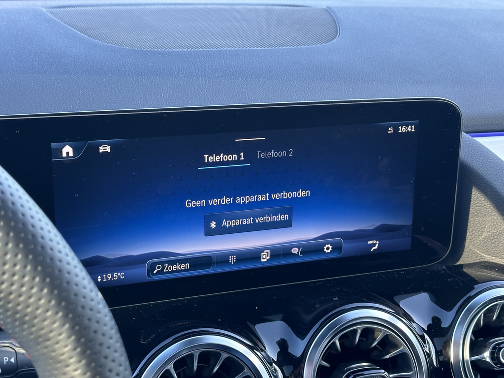 Mercedes-Benz B-klasse 200 AMG Line l Distronic l Panoramaschuifdak l MBUX l Achteruitrijcamera l Multispaaks l sportief motorgeluid l Keyless l Stoelverwarming l M 43066206-18.jpg | Sterdome B.V.