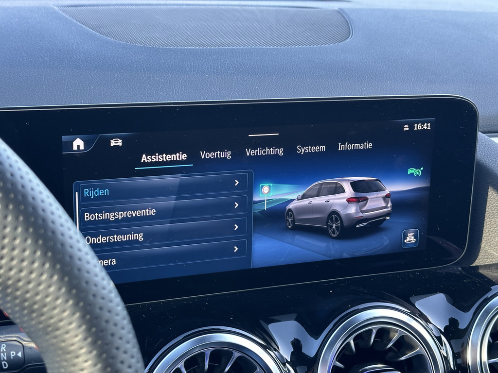 Mercedes-Benz B-klasse 200 AMG Line l Distronic l Panoramaschuifdak l MBUX l Achteruitrijcamera l Multispaaks l sportief motorgeluid l Keyless l Stoelverwarming l M 43066206-21.jpg | Sterdome B.V.