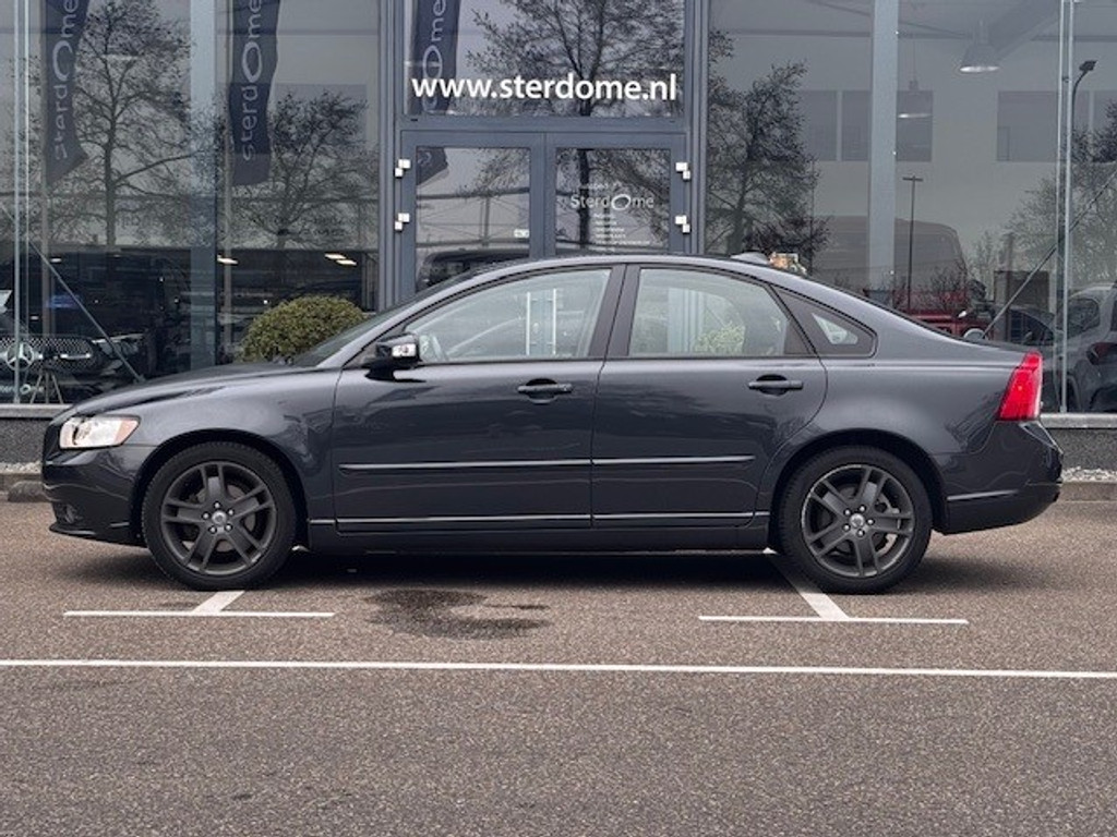 43164354-2.jpg