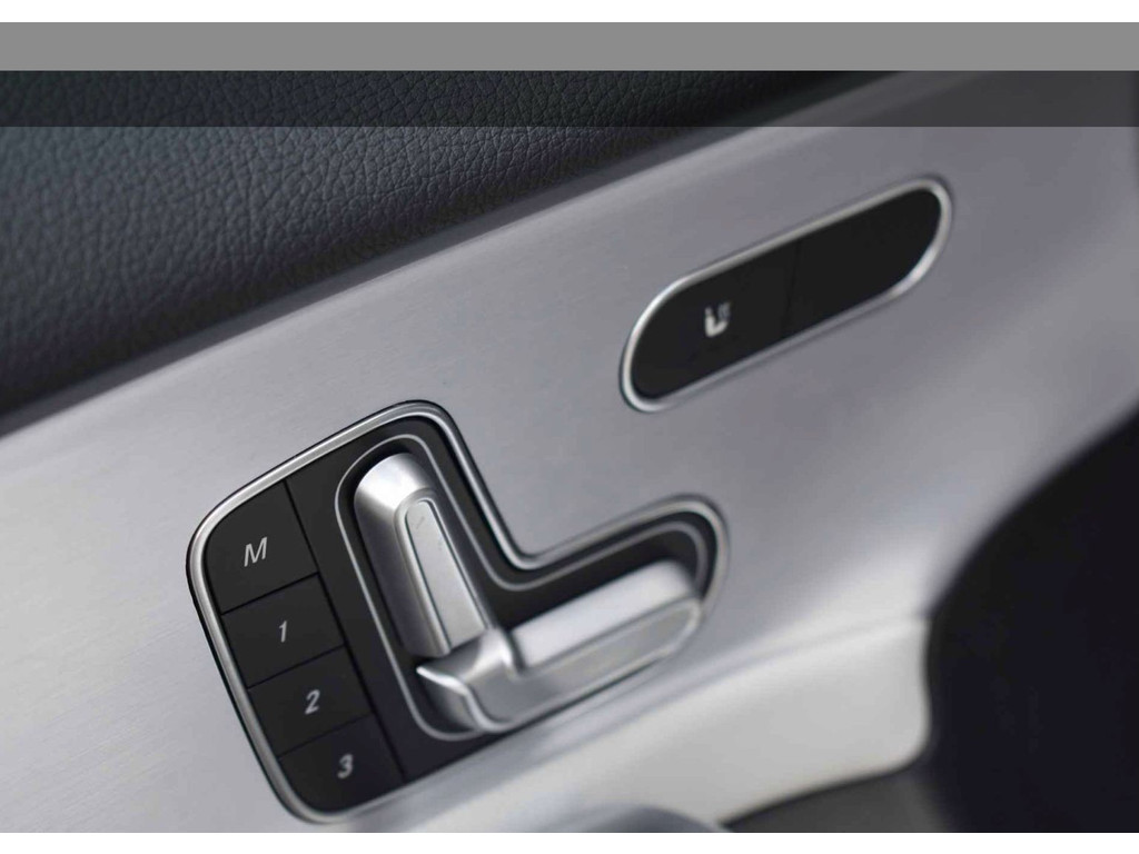 Mercedes-Benz A-Klasse 250 e Business Solution AMG Limited l Panoramaschuifdak l DISTRONIC PLUS l Trekhaak l l Memory stoelen l 360 camera l Sfeerverli 43955410-11.jpg | Sterdome B.V.