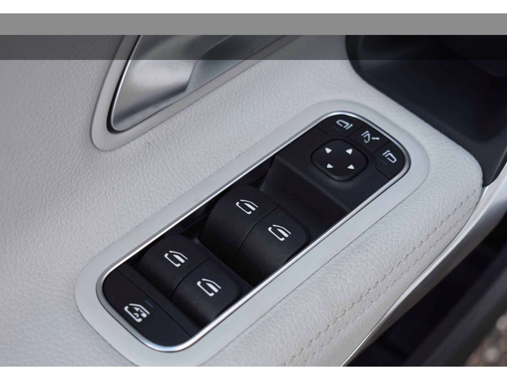 Mercedes-Benz A-Klasse 250 e Business Solution AMG Limited l Panoramaschuifdak l DISTRONIC PLUS l Trekhaak l l Memory stoelen l 360 camera l Sfeerverli 43955410-12.jpg | Sterdome B.V.