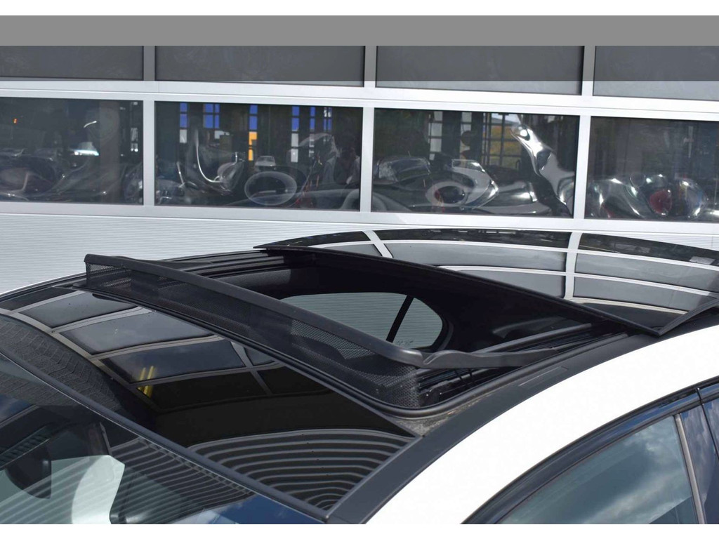Mercedes-Benz A-Klasse 250 e Business Solution AMG Limited l Panoramaschuifdak l DISTRONIC PLUS l Trekhaak l l Memory stoelen l 360 camera l Sfeerverli 43955410-14.jpg | Sterdome B.V.