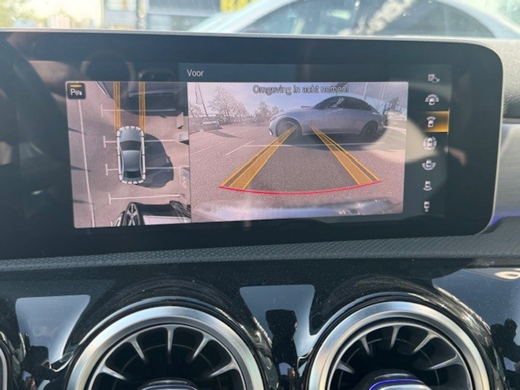 Mercedes-Benz A-Klasse 250 e Business Solution AMG Limited l Panoramaschuifdak l DISTRONIC PLUS l Trekhaak l l Memory stoelen l 360 camera l Sfeerverli 43955410-19.jpg | Sterdome B.V.