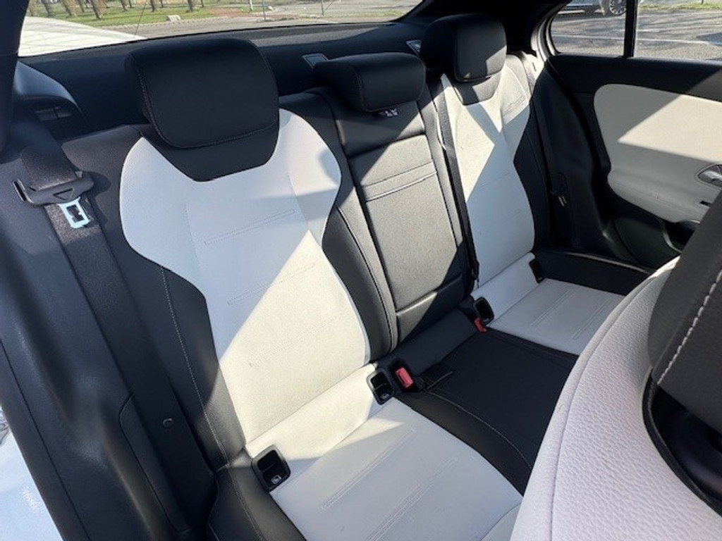 Mercedes-Benz A-Klasse 250 e Business Solution AMG Limited l Panoramaschuifdak l DISTRONIC PLUS l Trekhaak l l Memory stoelen l 360 camera l Sfeerverli 43955410-23.jpg | Sterdome B.V.