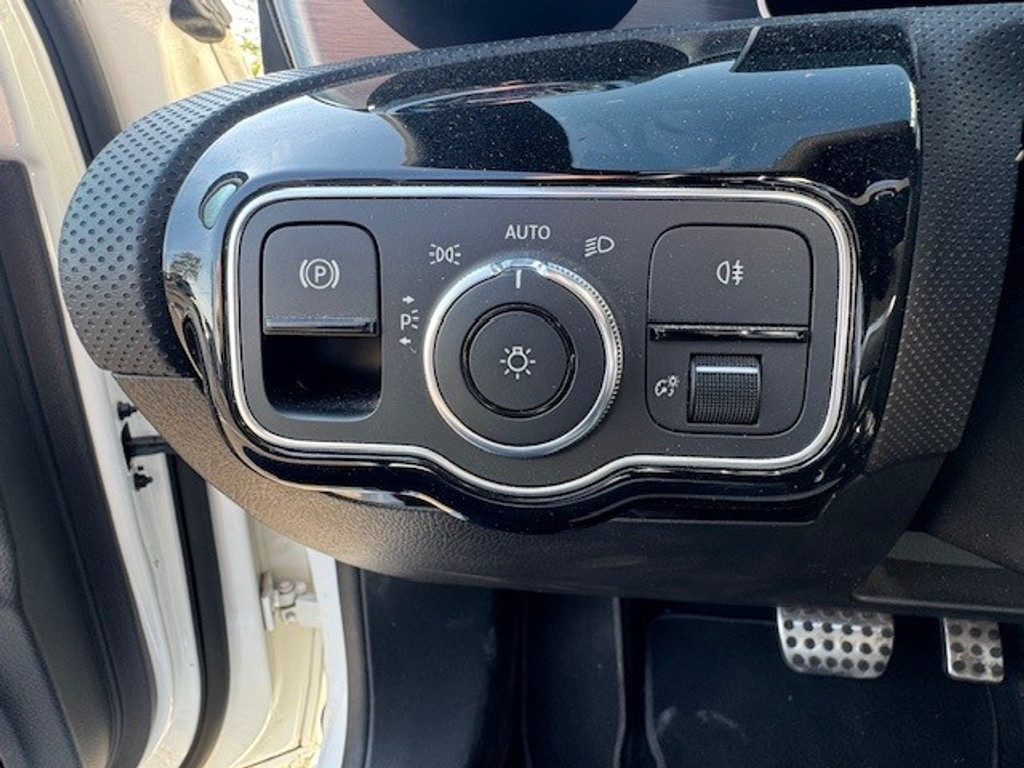 Mercedes-Benz A-Klasse 250 e Business Solution AMG Limited l Panoramaschuifdak l DISTRONIC PLUS l Trekhaak l l Memory stoelen l 360 camera l Sfeerverli 43955410-24.jpg | Sterdome B.V.