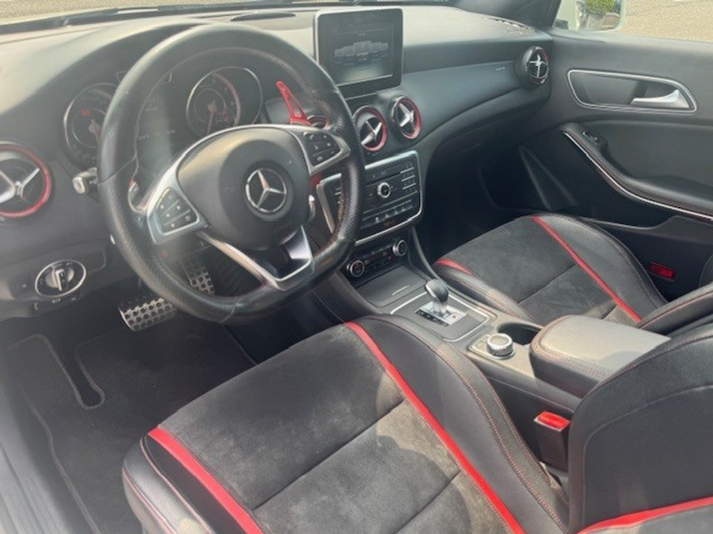 Mercedes-Benz CLA-Klasse AMG 45 4MATIC l 361 PK l Dealer onderhouden l Panoramadak l Performance stoelen l LED l THERMOTRONIC l PTS l Navi l 45361057-1.jpg | Sterdome B.V.