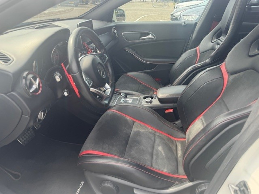 Mercedes-Benz CLA-Klasse AMG 45 4MATIC l 361 PK l Dealer onderhouden l Panoramadak l Performance stoelen l LED l THERMOTRONIC l PTS l Navi l 45361057-16.jpg | Sterdome B.V.