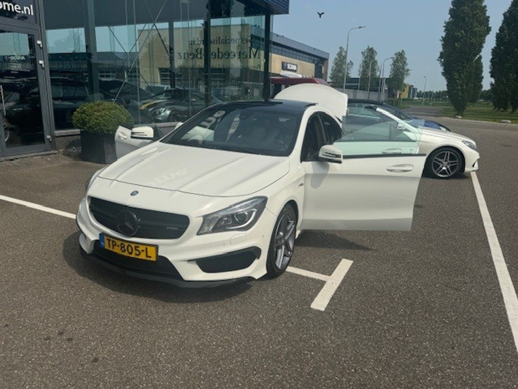 Mercedes-Benz CLA-Klasse AMG 45 4MATIC l 361 PK l Dealer onderhouden l Panoramadak l Performance stoelen l LED l THERMOTRONIC l PTS l Navi l 45361057-19.jpg | Sterdome B.V.