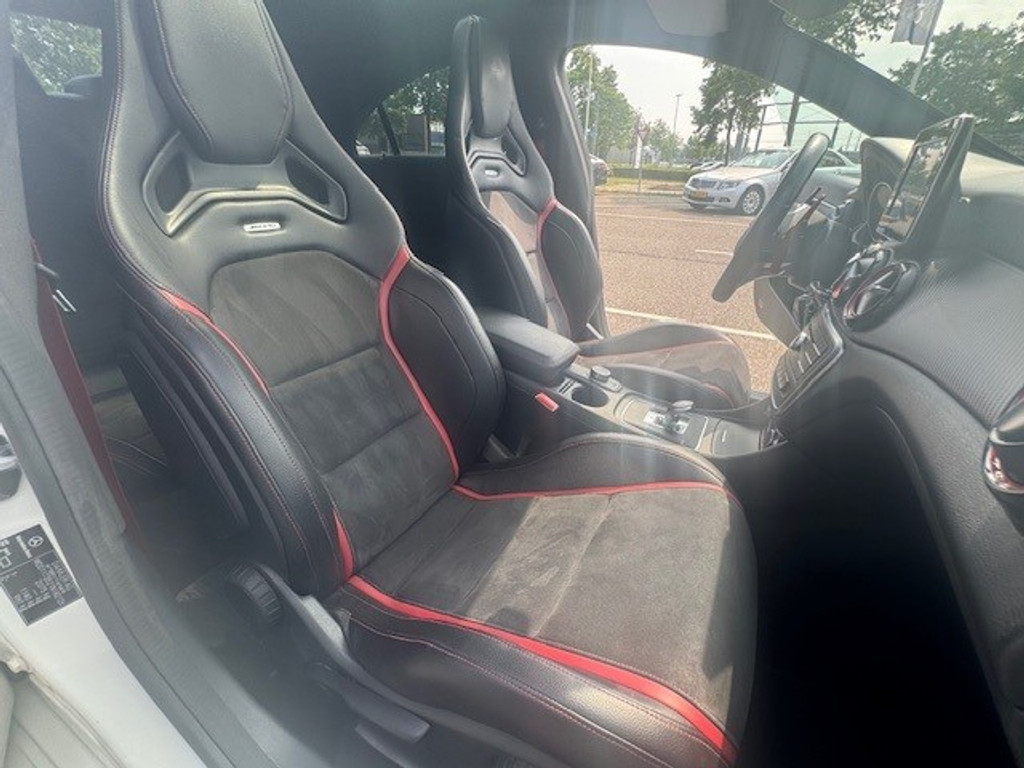 Mercedes-Benz CLA-Klasse AMG 45 4MATIC l 361 PK l Dealer onderhouden l Panoramadak l Performance stoelen l LED l THERMOTRONIC l PTS l Navi l 45361057-24.jpg | Sterdome B.V.
