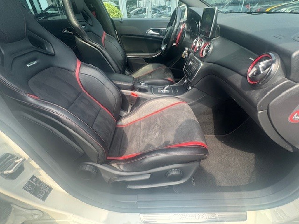 Mercedes-Benz CLA-Klasse AMG 45 4MATIC l 361 PK l Dealer onderhouden l Panoramadak l Performance stoelen l LED l THERMOTRONIC l PTS l Navi l 45361057-39.jpg | Sterdome B.V.