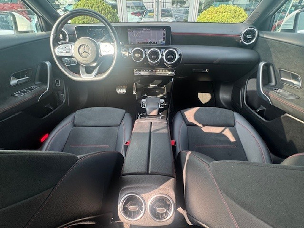 Mercedes-Benz A-Klasse 200 Business Solution AMG l MBUX l LED High Performance l Camera l Smartphone integratie pakket l Licht en Zicht pakket l Deelba 46375146-1.jpg | Sterdome B.V.