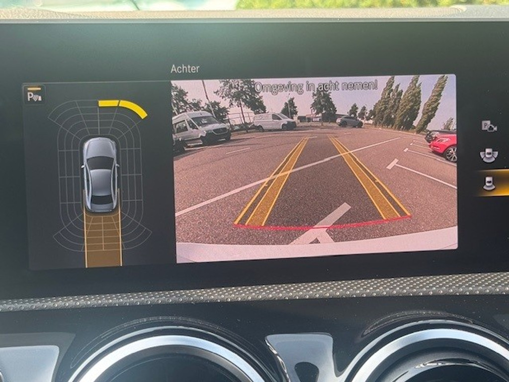 Mercedes-Benz A-Klasse 200 Business Solution AMG l MBUX l LED High Performance l Camera l Smartphone integratie pakket l Licht en Zicht pakket l Deelba 46375146-12.jpg | Sterdome B.V.