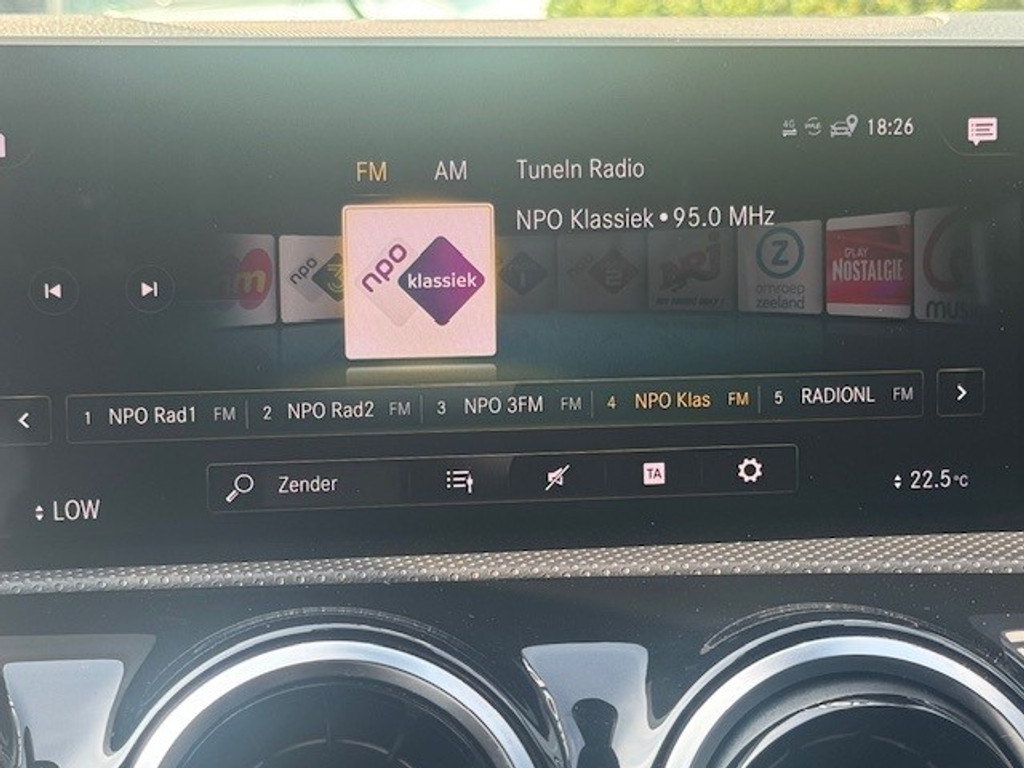 Mercedes-Benz A-Klasse 200 Business Solution AMG l MBUX l LED High Performance l Camera l Smartphone integratie pakket l Licht en Zicht pakket l Deelba 46375146-15.jpg | Sterdome B.V.