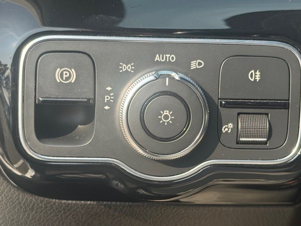 Mercedes-Benz A-Klasse 200 Business Solution AMG l MBUX l LED High Performance l Camera l Smartphone integratie pakket l Licht en Zicht pakket l Deelba 46375146-20.jpg | Sterdome B.V.