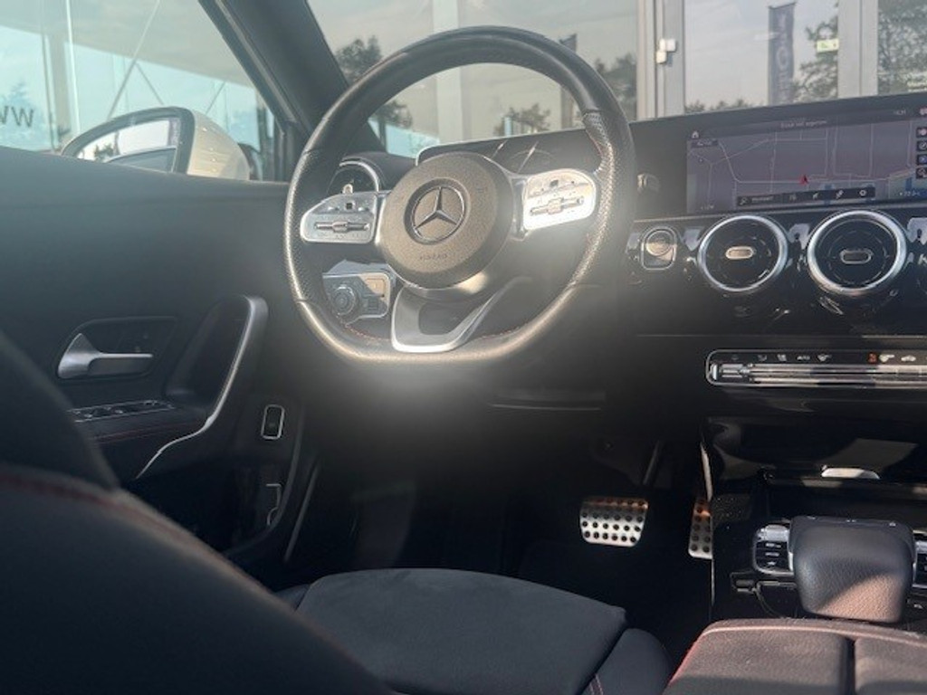 Mercedes-Benz A-Klasse 200 Business Solution AMG l MBUX l LED High Performance l Camera l Smartphone integratie pakket l Licht en Zicht pakket l Deelba 46375146-21.jpg | Sterdome B.V.