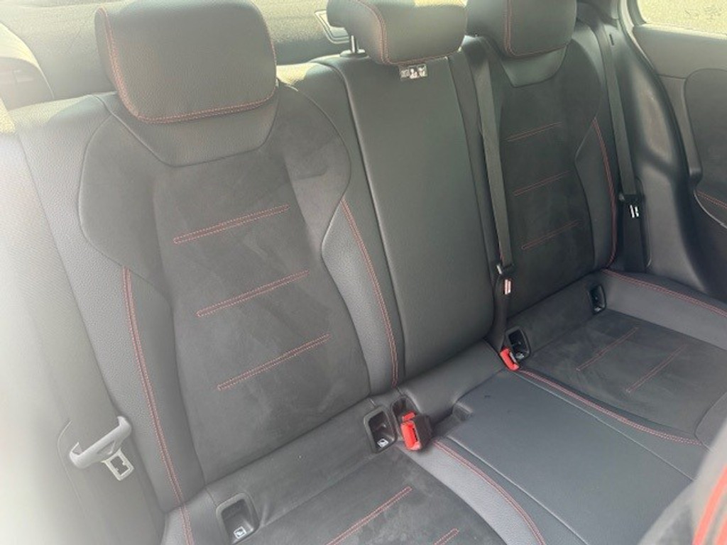 Mercedes-Benz A-Klasse 200 Business Solution AMG l MBUX l LED High Performance l Camera l Smartphone integratie pakket l Licht en Zicht pakket l Deelba 46375146-25.jpg | Sterdome B.V.