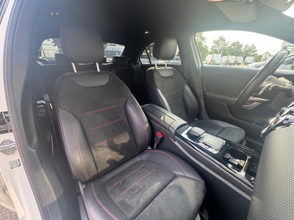 Mercedes-Benz A-Klasse 200 Business Solution AMG l MBUX l LED High Performance l Camera l Smartphone integratie pakket l Licht en Zicht pakket l Deelba 46375146-27.jpg | Sterdome B.V.