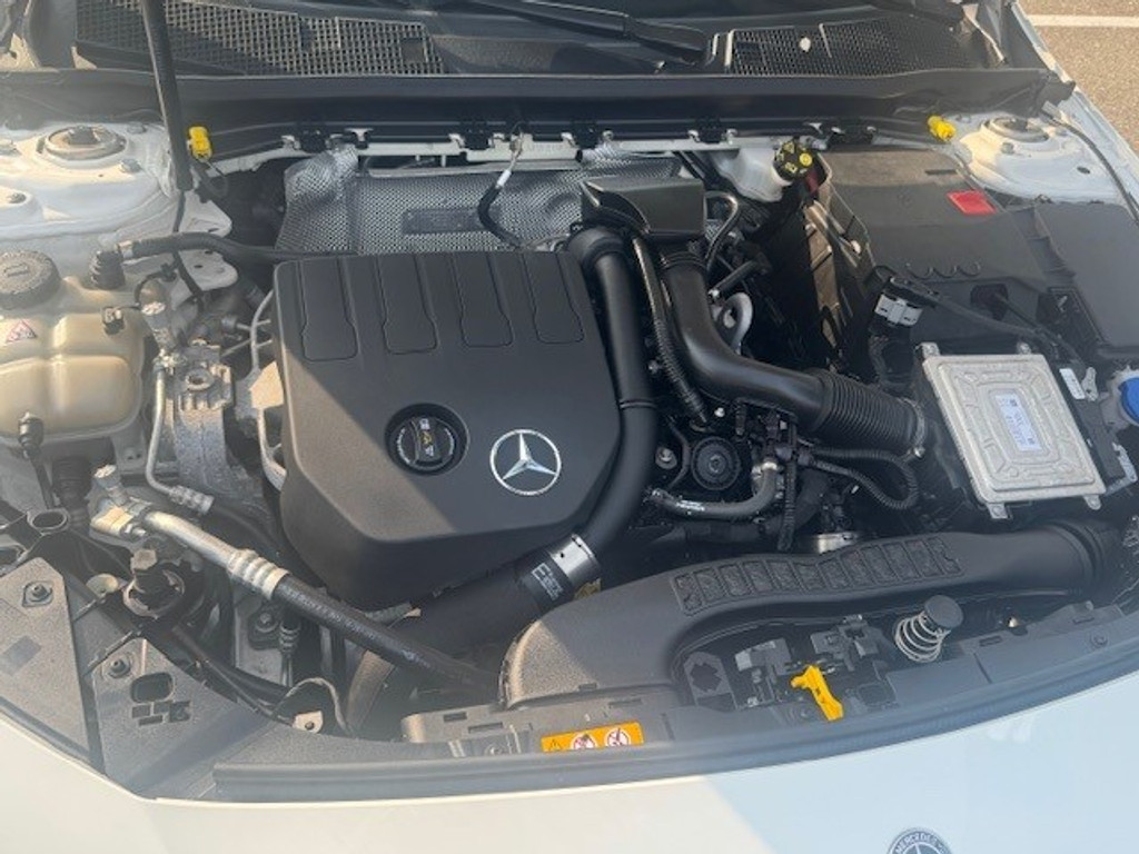 Mercedes-Benz A-Klasse 200 Business Solution AMG l MBUX l LED High Performance l Camera l Smartphone integratie pakket l Licht en Zicht pakket l Deelba 46375146-32.jpg | Sterdome B.V.