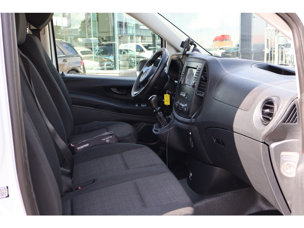 Mercedes-Benz Vito 114 CDI Lang l Betimmerd I Airco l Deuren achter l Sidebars I 46554487-1.jpg | Sterdome B.V.
