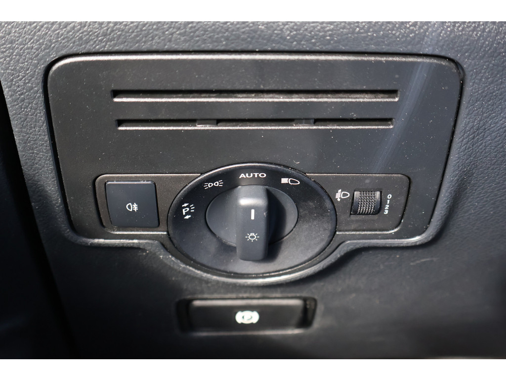 Mercedes-Benz Vito 114 CDI Lang l Betimmerd I Airco l Navi l Deuren achter l Trekhaak l Camera l Sidebars I 46554487-15.jpg | Sterdome B.V.