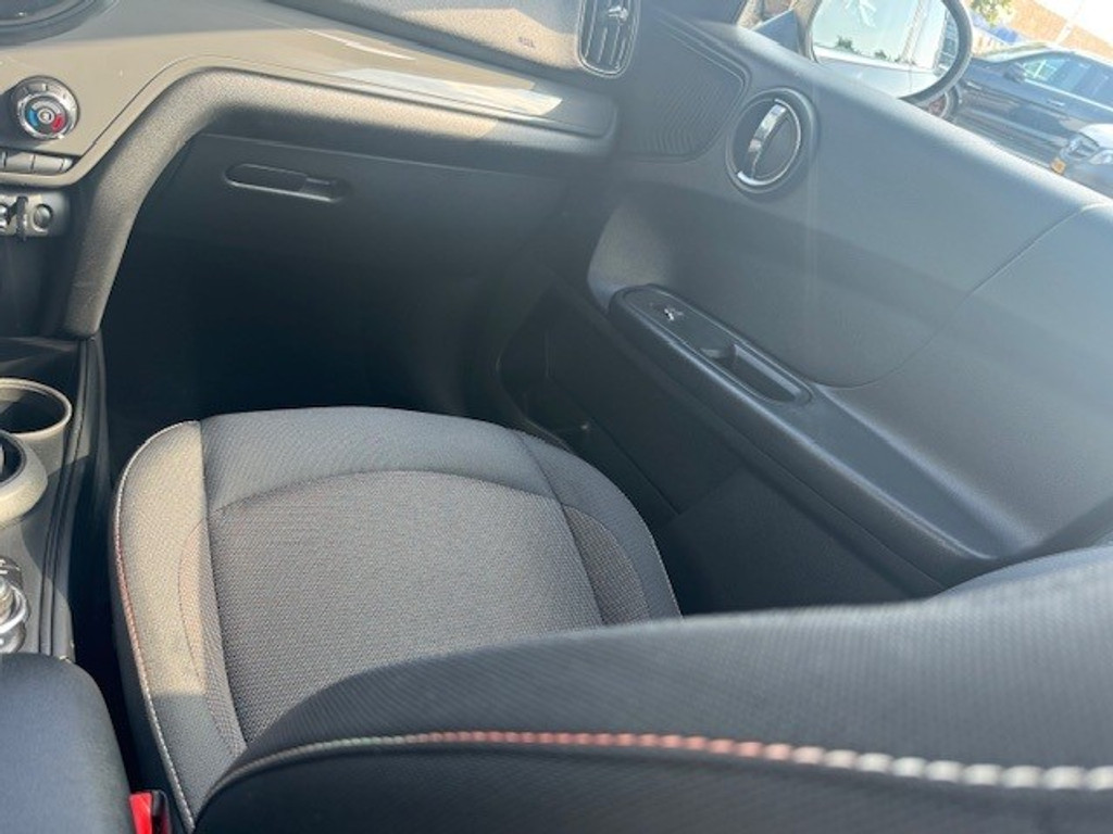 MINI Countryman 1.5 Cooper I 136 PK l Navigatie I Parkeersensoren I Bluetooth I Climate Control I Cruise control I 47072496-24.jpg | Sterdome B.V.