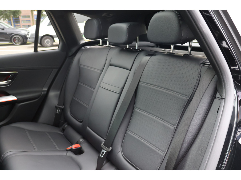 Mercedes-Benz GLC 300e 4MATIC Edition AMG line l Techniek pakket l Luchtvering l Massage I Panoramadak l Meesturende achteras l Memory l Sfeerverl 47210438-16.jpg | Sterdome B.V.