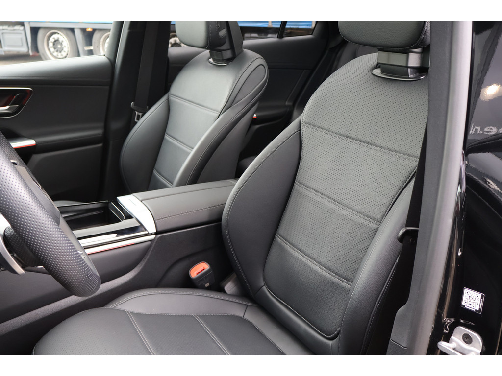 Mercedes-Benz GLC 300e 4MATIC Edition AMG line l Techniek pakket l Luchtvering l Massage I Panoramadak l Meesturende achteras l Memory l Sfeerverl 47210438-33.jpg | Sterdome B.V.