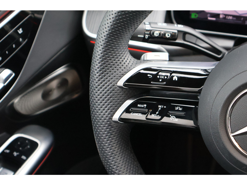 Mercedes-Benz GLC 300e 4MATIC Edition AMG line l Techniek pakket l Luchtvering l Massage I Panoramadak l Meesturende achteras l Memory l Sfeerverl 47210438-35.jpg | Sterdome B.V.