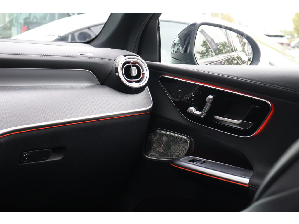 Mercedes-Benz GLC 300e 4MATIC Edition AMG line l Techniek pakket l Luchtvering l Massage I Panoramadak l Meesturende achteras l Memory l Sfeerverl 47210438-36.jpg | Sterdome B.V.