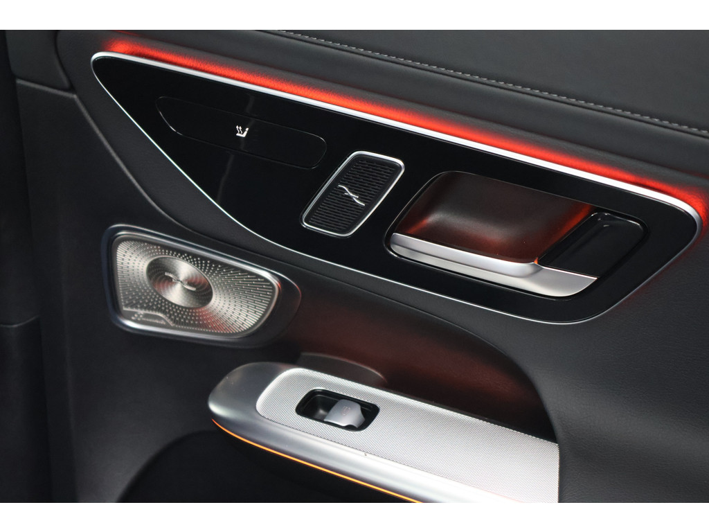 Mercedes-Benz GLC 300e 4MATIC Edition AMG line l Techniek pakket l Luchtvering l Massage I Panoramadak l Meesturende achteras l Memory l Sfeerverl 47210438-37.jpg | Sterdome B.V.