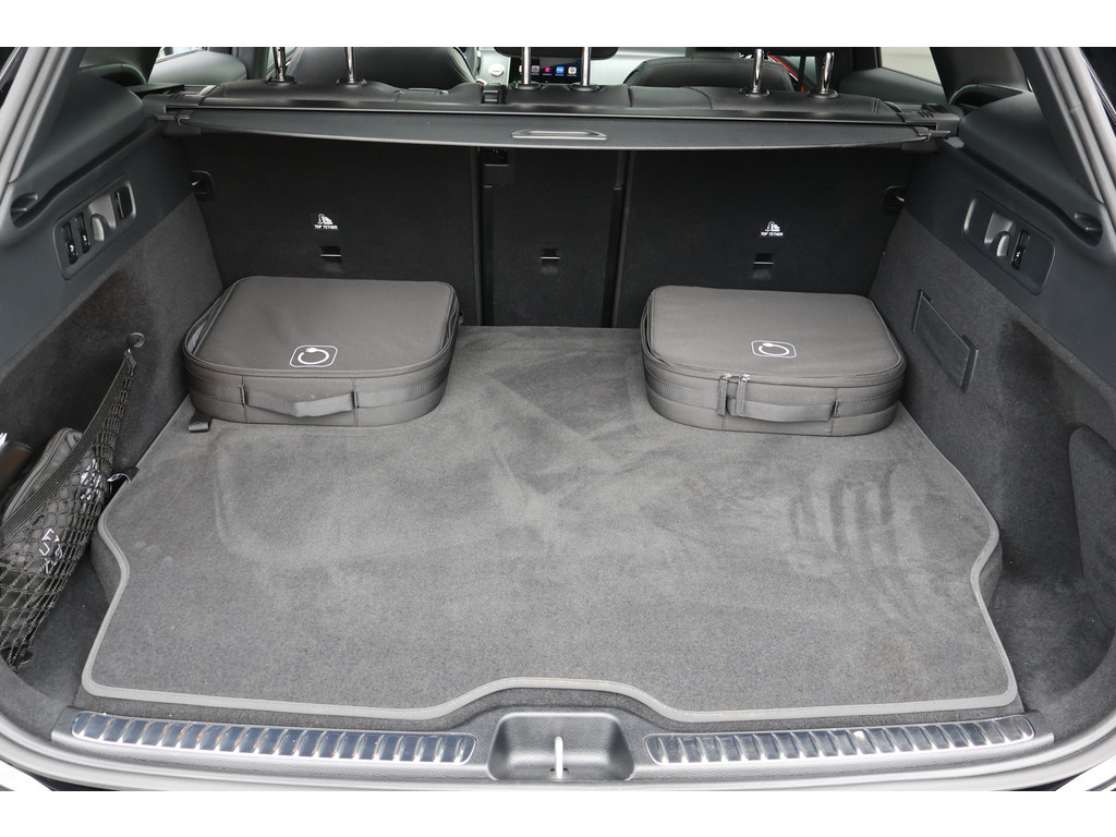 Mercedes-Benz GLC 300e 4MATIC Edition AMG line l Techniek pakket l Luchtvering l Massage I Panoramadak l Meesturende achteras l Memory l Sfeerverl 47210438-38.jpg | Sterdome B.V.