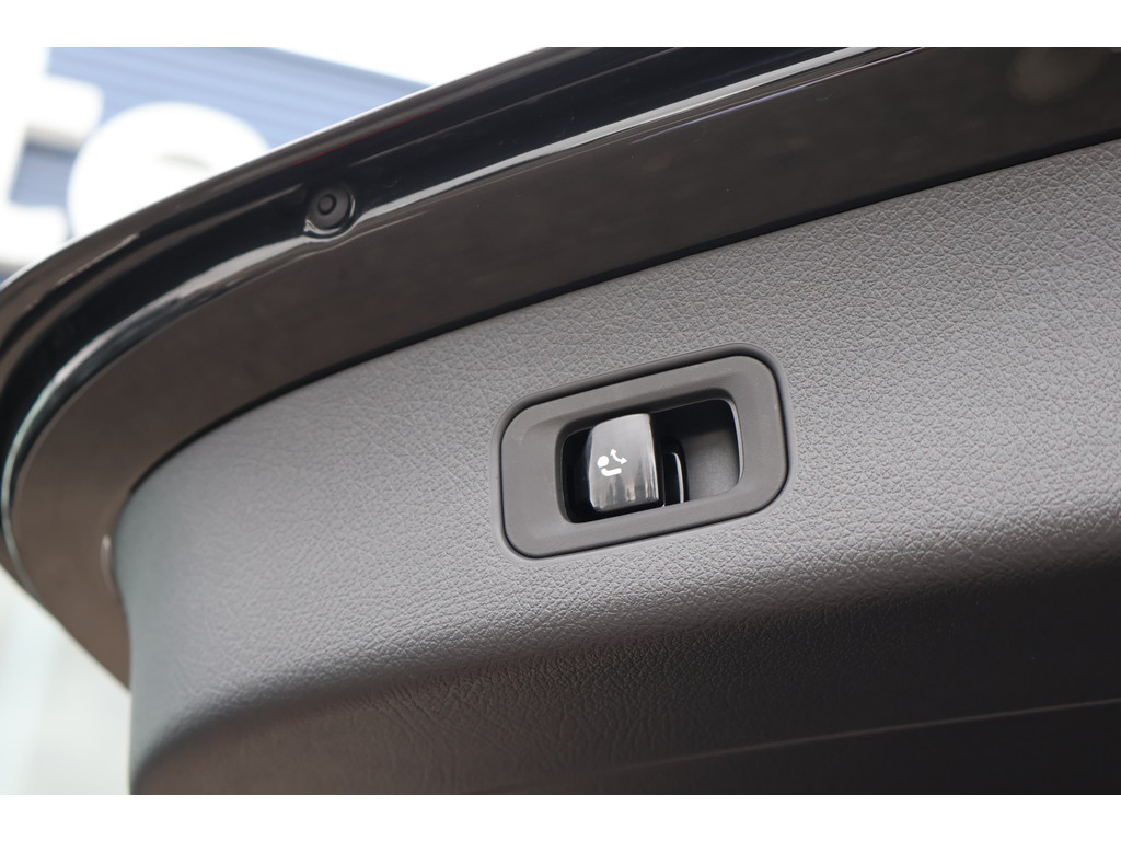 Mercedes-Benz GLC 300e 4MATIC Edition AMG line l Techniek pakket l Luchtvering l Massage I Panoramadak l Meesturende achteras l Memory l Sfeerverl 47210438-39.jpg | Sterdome B.V.