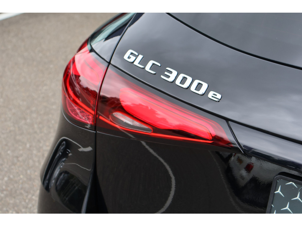 Mercedes-Benz GLC 300e 4MATIC Edition AMG line l Techniek pakket l Luchtvering l Massage I Panoramadak l Meesturende achteras l Memory l Sfeerverl 47210438-43.jpg | Sterdome B.V.