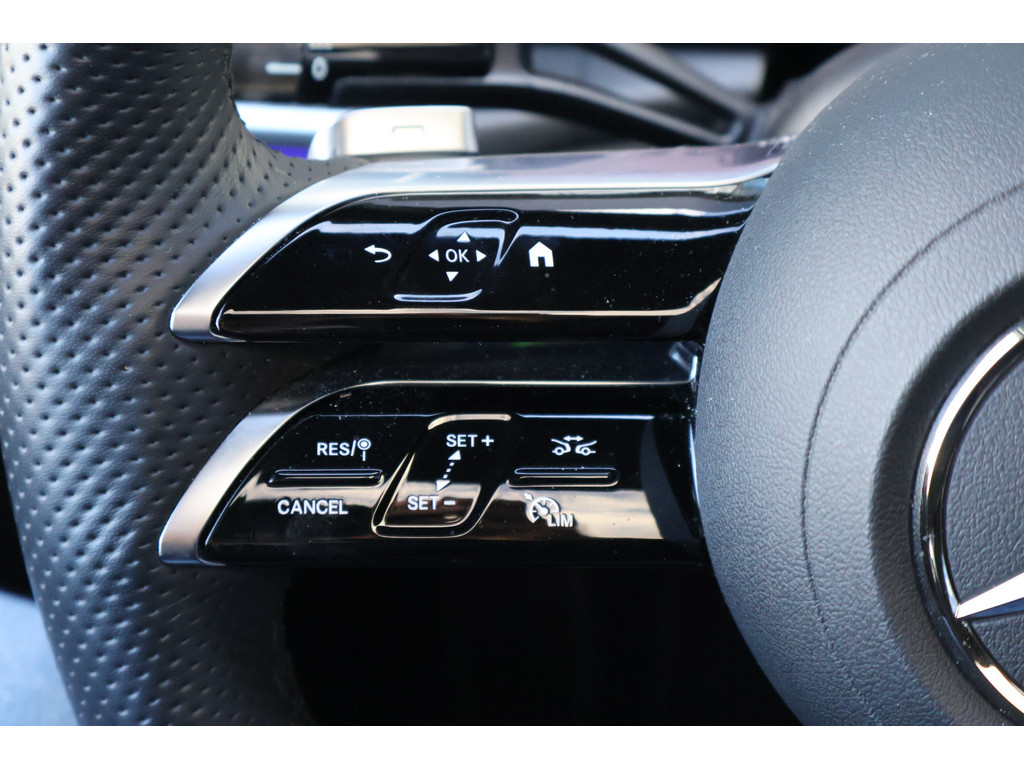 Mercedes-Benz GLC Coupé 300e 4MATIC AMG Line l Panoramadak l Niveau- regeling l KEYLESS GO l Rij-assistentie plus l Digital Light l Memory pakket 47394685-13.jpg | Sterdome B.V.