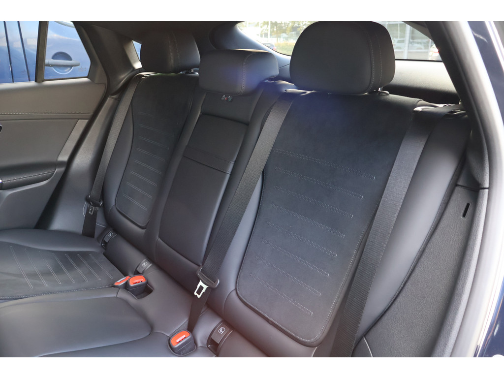 Mercedes-Benz GLC Coupé 300e 4MATIC AMG Line l Panoramadak l Niveau- regeling l KEYLESS GO l Rij-assistentie plus l Digital Light l Memory pakket 47394685-28.jpg | Sterdome B.V.