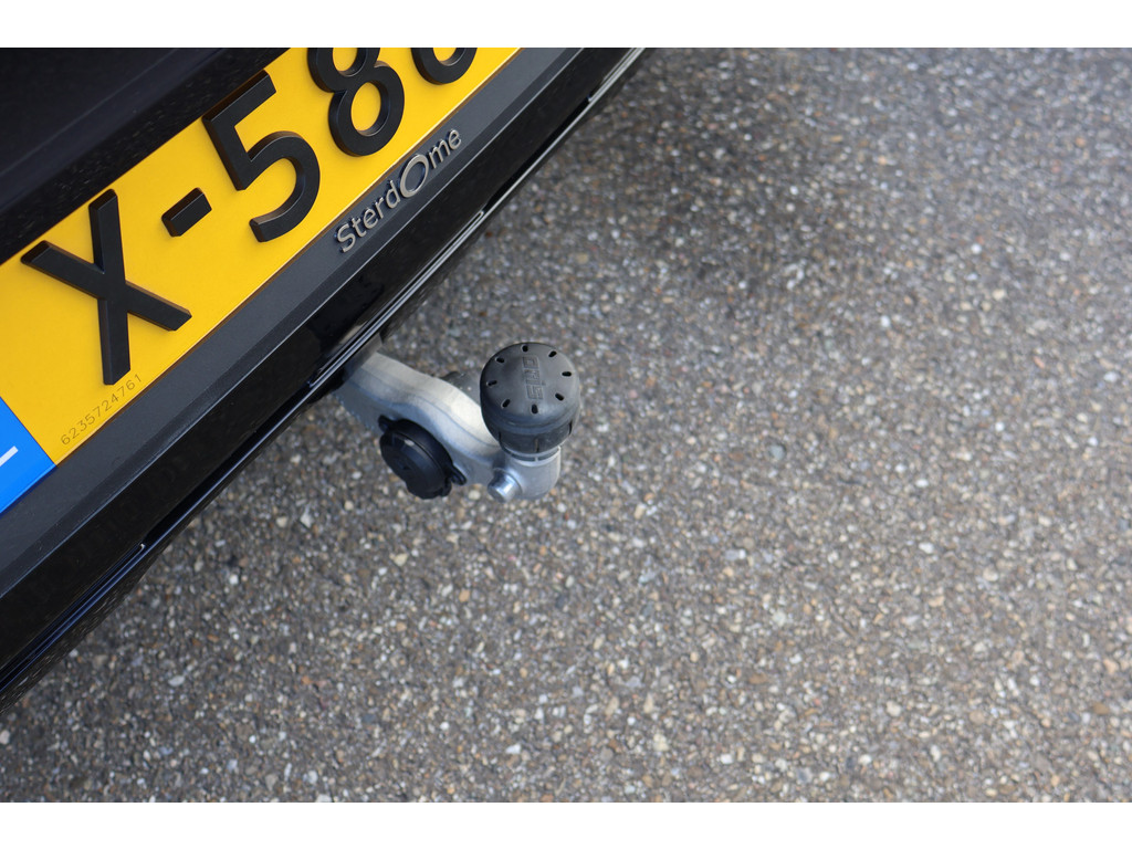 Mercedes-Benz GLC Coupé 300e 4MATIC AMG Line l Panoramadak l Niveau- regeling l KEYLESS GO l Rij-assistentie plus l Digital Light l Memory pakket 47394685-35.jpg | Sterdome B.V.