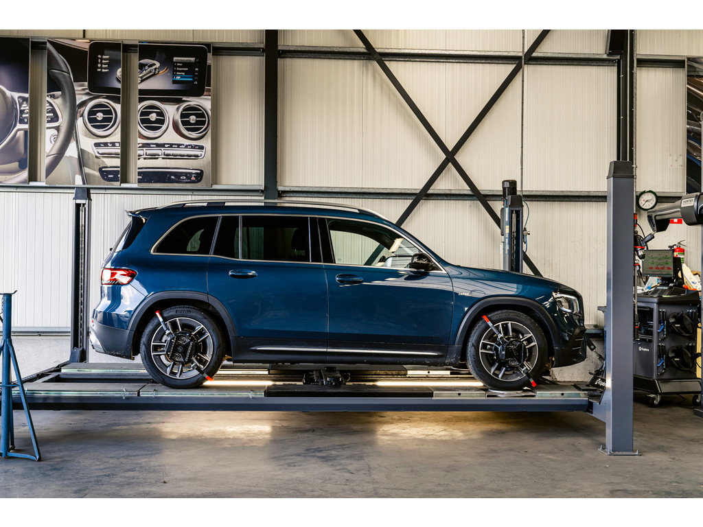 Mercedes-Benz GLC Coupé 300e 4MATIC AMG Line l Panoramadak l Niveau- regeling l KEYLESS GO l Rij-assistentie plus l Digital Light l Memory pakket 47394685-37.jpg | Sterdome B.V.