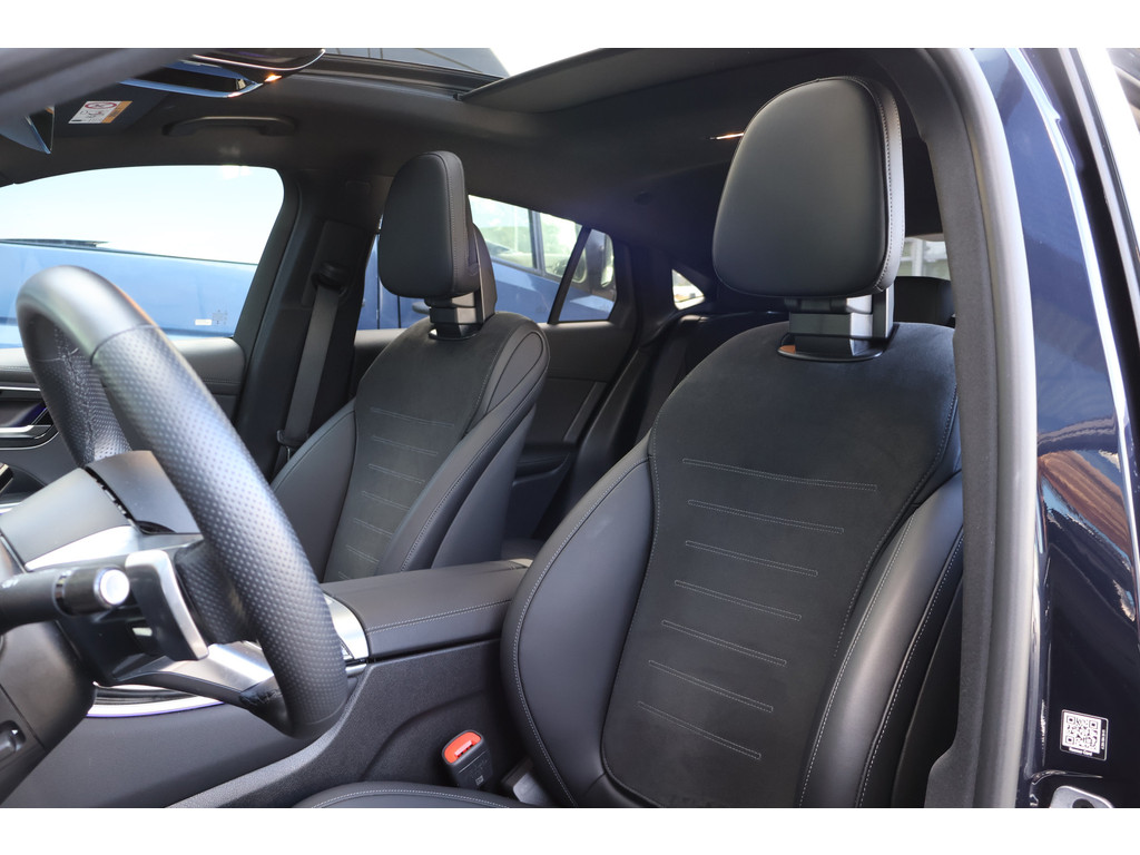 Mercedes-Benz GLC Coupé 300e 4MATIC AMG Line l Panoramadak l Niveau- regeling l KEYLESS GO l Rij-assistentie plus l Digital Light l Memory pakket 47394685-6.jpg | Sterdome B.V.