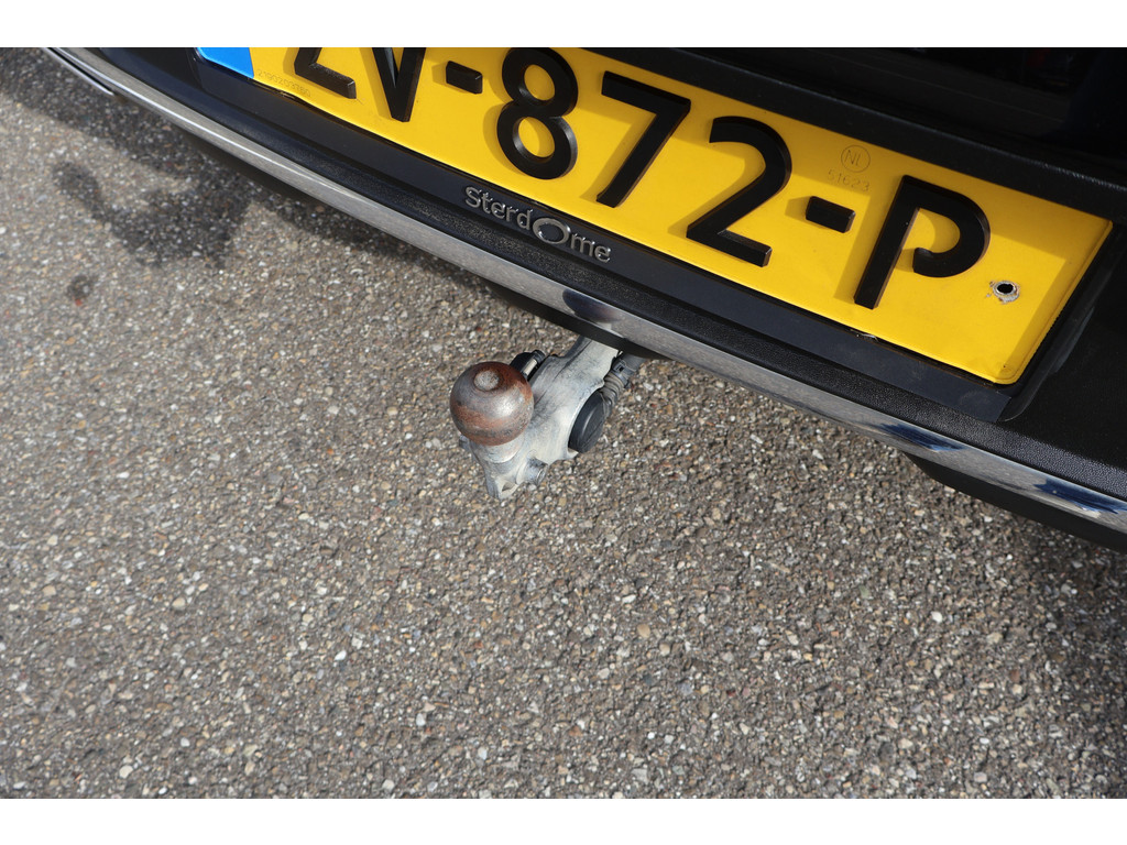 Mercedes-Benz GLC Coupé 250 4MATIC l AMG l Burmerster l Comand l Wegklapbare trekhaak l LED adaptief l Sfeerverlichting l Memory pakket voor bestu 47594442-30.jpg | Sterdome B.V.