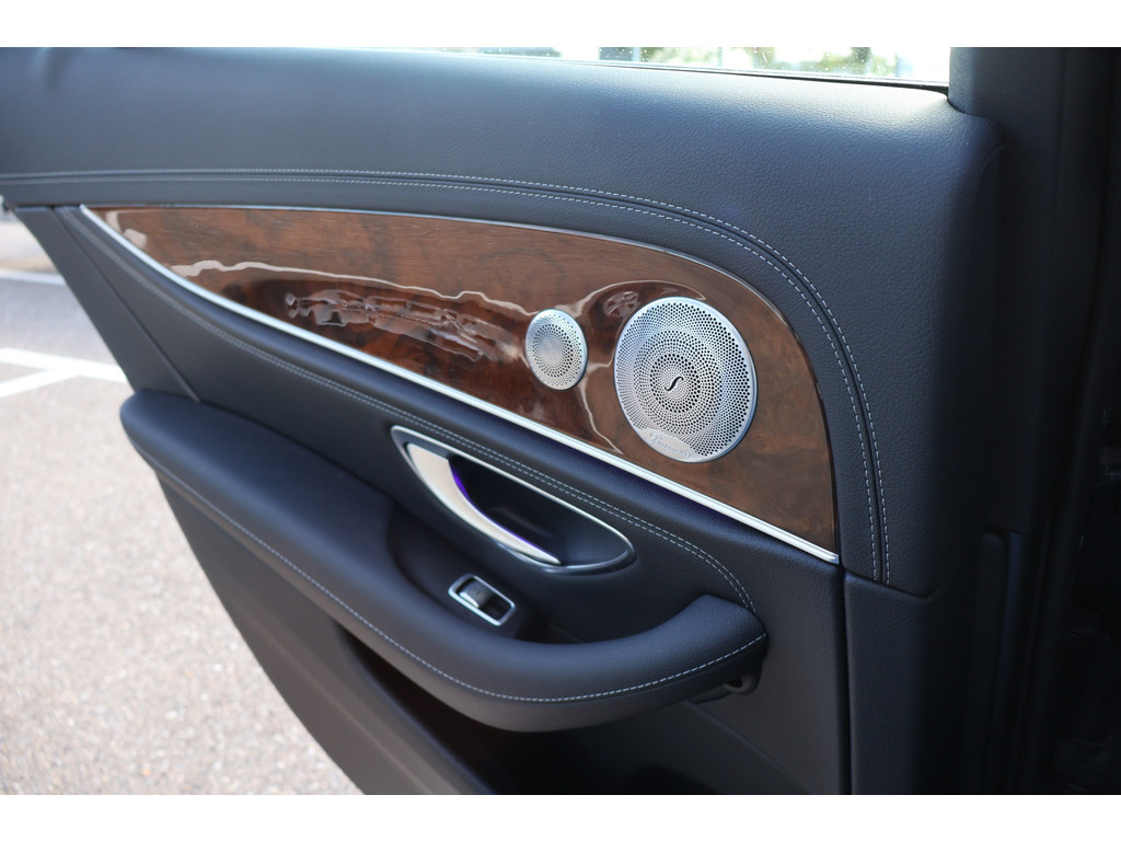 Mercedes-Benz E-Klasse 200 Exclusive l AIRMATIC luchtvering l Panoramadak l Memory l Burmerster l DISTRONIC l LED intelligent l Comand l Sfeerverlichti 47684498-26.jpg | Sterdome B.V.