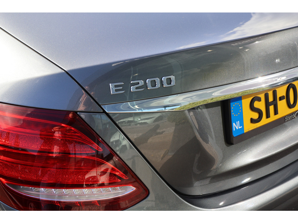 Mercedes-Benz E-Klasse 200 Exclusive l AIRMATIC luchtvering l Panoramadak l Memory l Burmerster l DISTRONIC l LED intelligent l Comand l Sfeerverlichti 47684498-8.jpg | Sterdome B.V.