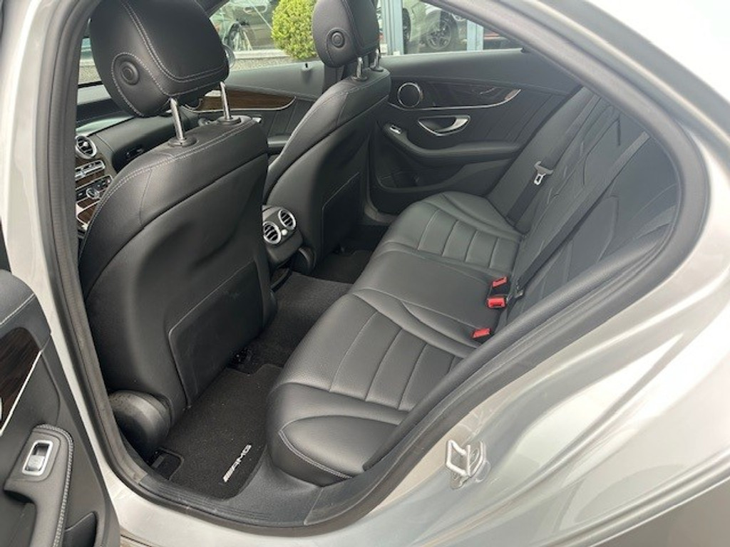 Mercedes-Benz C-Klasse 180 Ambition l AMG l Panoromadak l Luchtvering Airmatic l Camera l Leder Twin l LED l Airconditioning l PTS l 47955148-10.jpg | Sterdome B.V.