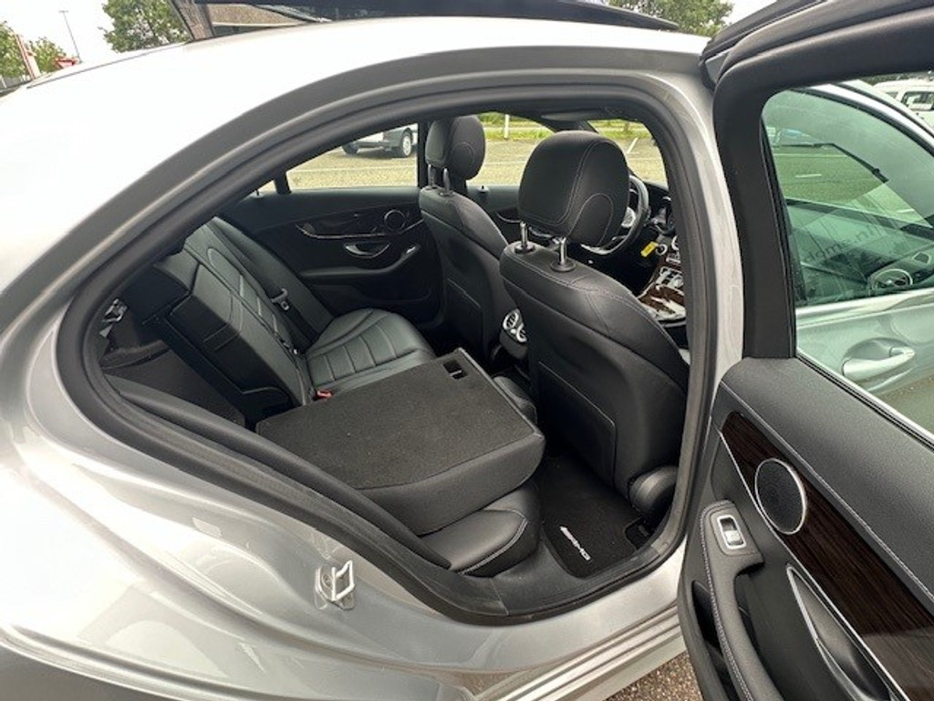 Mercedes-Benz C-Klasse 180 Ambition l AMG l Panoromadak l Luchtvering Airmatic l Camera l Leder Twin l LED l Airconditioning l PTS l 47955148-12.jpg | Sterdome B.V.